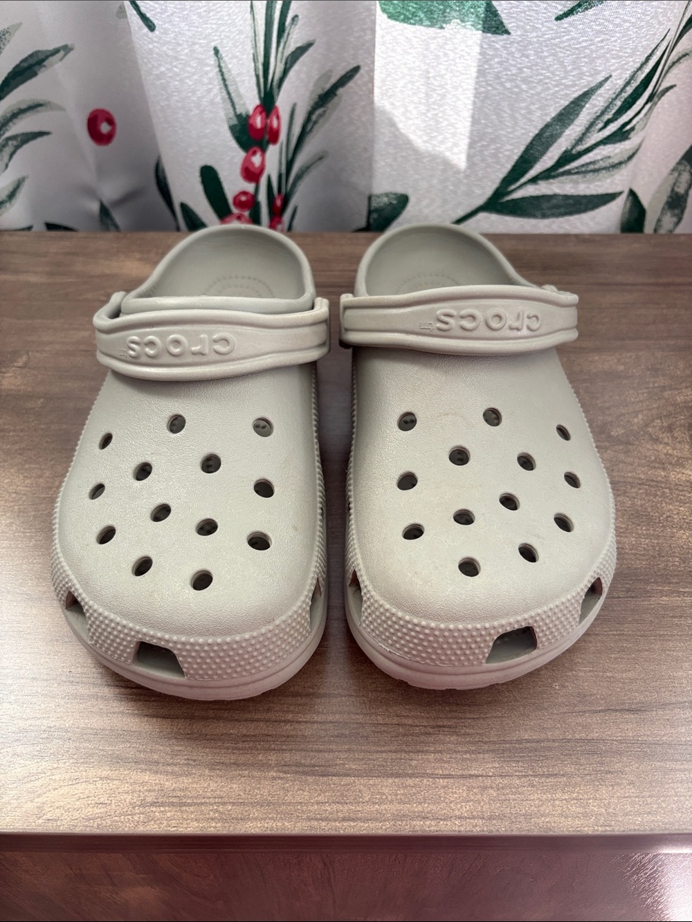 CROCS Classic Clog in Light Gray